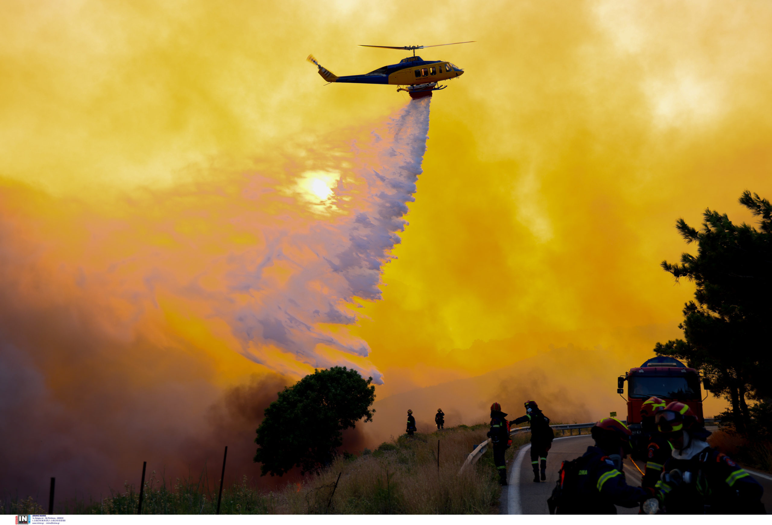 Τρίτο συνεχόμενο εικοσιτετράωρο μαίνεται η μεγάλη πυρκαγιά που ξέσπασε την Κυριακή 22 Ιουνίου στις νότιες περιοχές της Χίου