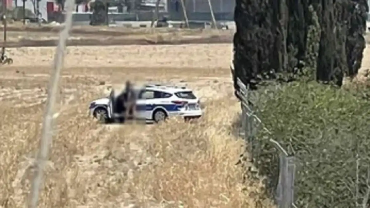 Σάλος έχει προκληθεί στην Κύπρο από το βίντεο με ζευγάρι αστυνομικών να κάνει σεξ σε περιπολικό στη Λάρνακα