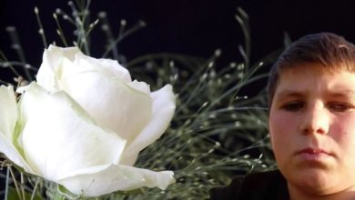 Η Κρήτη σείεται από θλίψη. Η κοινωνία της Μεσαράς βουβάθηκε, λες και ο χρόνος πάγωσε. Ένα παλικάρι μόλις 16 ετών, ο Αντώνης Καμπουράκης