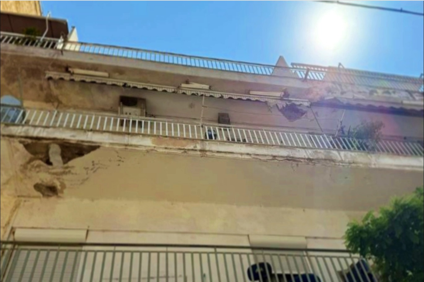 Θεσσαλονίκη: «Πλάνταζε στο κλάμα, το παρατούσαν έξω κάθε βράδυ » καταγγέλλει γειτόνισσα για το μωρό που το άφηναν στο μπαλκόνι