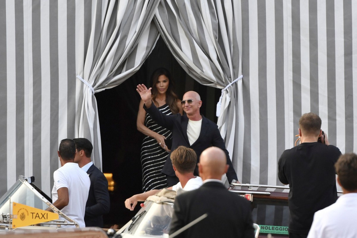 Αν οι γάμοι βασιλικών οικογενειών κάποτε έσπειραν ενθουσιασμό και δέος, ο τριήμερος χλιδάτος γάμος του Τζεφ Μπέζος