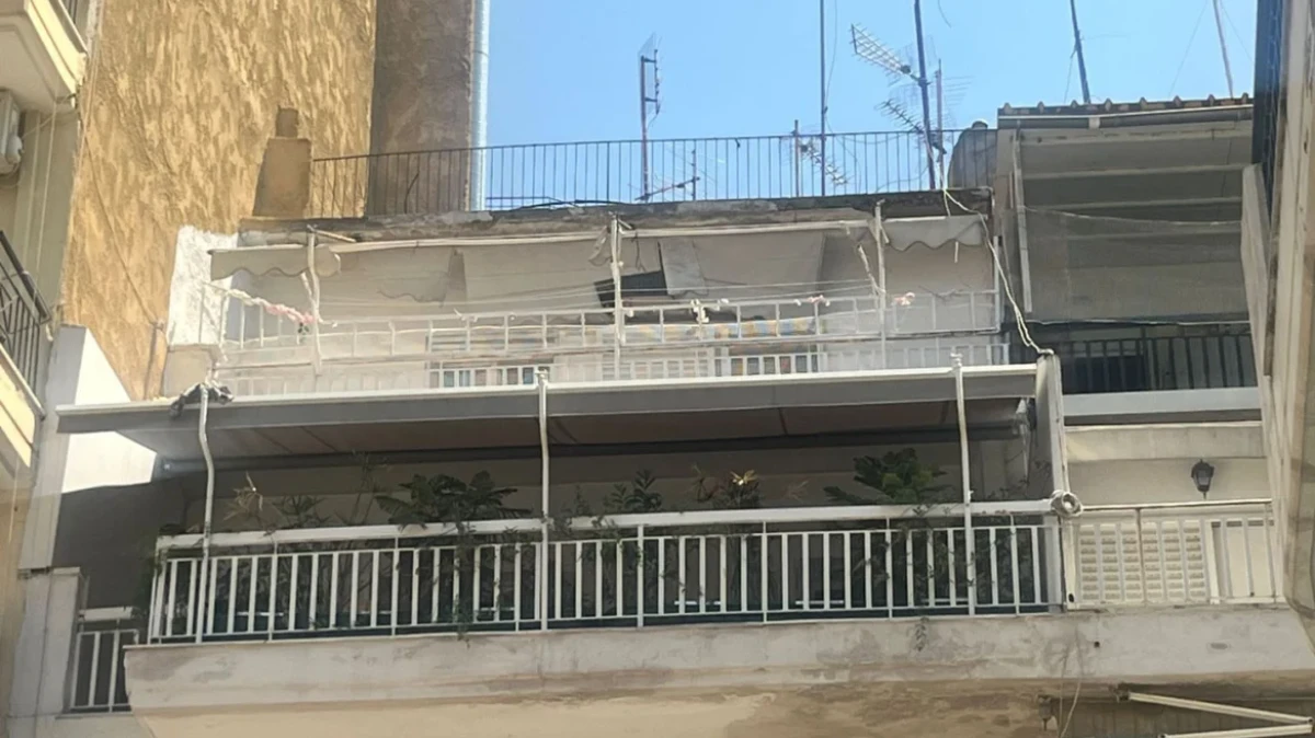 "Εξαφανίστηκαν" οι γονείς που παράτησαν το μωρό τους στο μπαλκόνι στη Θεσσαλονίκη