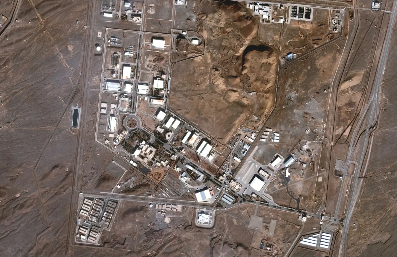 Το Ιράν επιβεβαιώνει τα ισραηλινά χτυπήματα στις πυρηνικές εγκαταστάσεις της Νατάνζ: Εκτεταμένες ζημιές χωρίς ραδιενεργή διαρροή