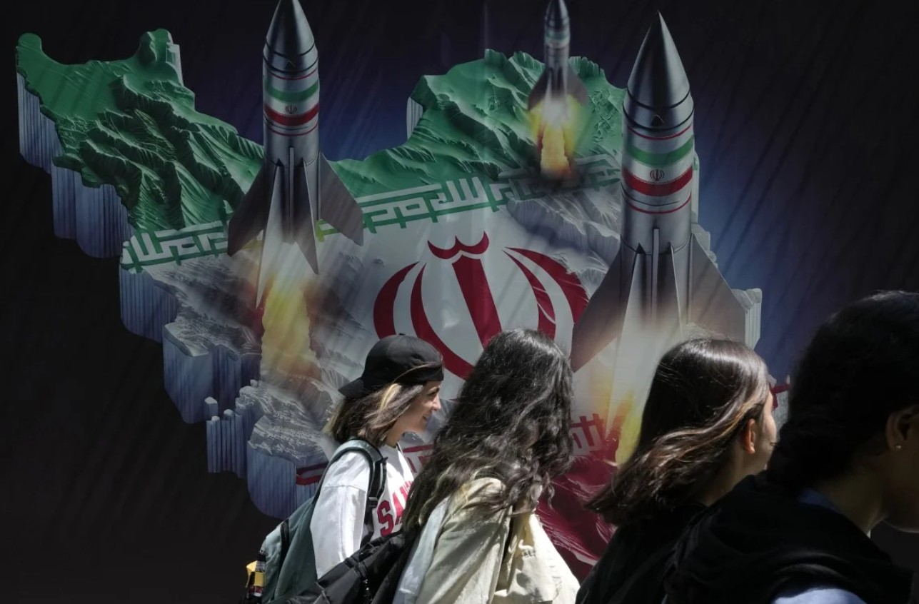 Σε μια εξέλιξη που ταράζει γεωπολιτικά νερά και στέλνει ηχηρό μήνυμα, τεράστια φορτία με εξαρτήματα βαλλιστικών πυραύλων