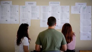 Τα στατιστικά των Πανελλαδικών Εξετάσεων 2025 φέρνουν και φέτος στο φως μια σταθερή –και ανησυχητική– πραγματικότητα: οι άριστοι