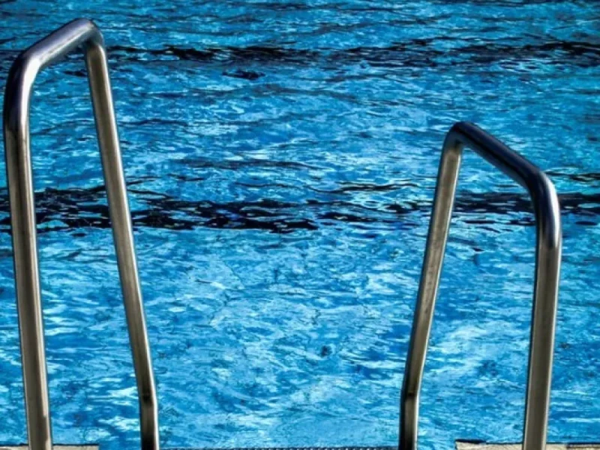 Τραγωδία στη Ρόδο: «Γυρνούσα να φέρω την πετσέτα» περιγράφει η γιαγιά της μικρούλας που πνίγηκε στην πισίνα