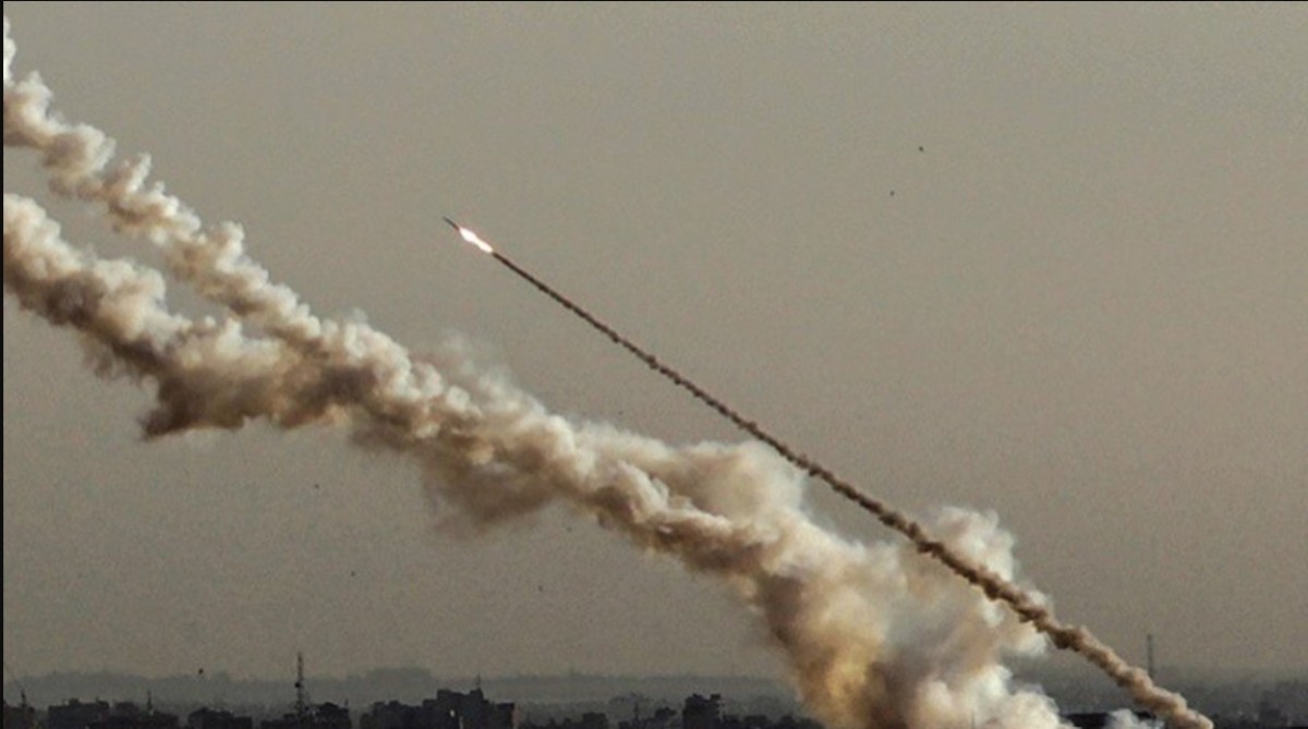 Σε μια ενέργεια που εντείνει δραματικά την ένταση στη Μέση Ανατολή, το Ιράν προχώρησε το απόγευμα της Δευτέρας στην εκτόξευση έξι βαλλιστικών