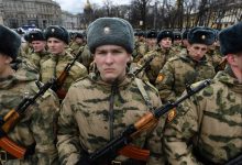 Η Ρωσία εμφανίζεται αποφασισμένη να κλιμακώσει τις στρατιωτικές επιχειρήσεις στην Ουκρανία κατά τη θερινή περίοδο, αψηφώντας