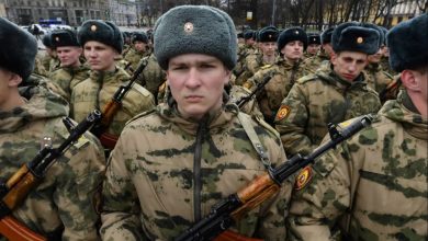 Η Ρωσία εμφανίζεται αποφασισμένη να κλιμακώσει τις στρατιωτικές επιχειρήσεις στην Ουκρανία κατά τη θερινή περίοδο, αψηφώντας