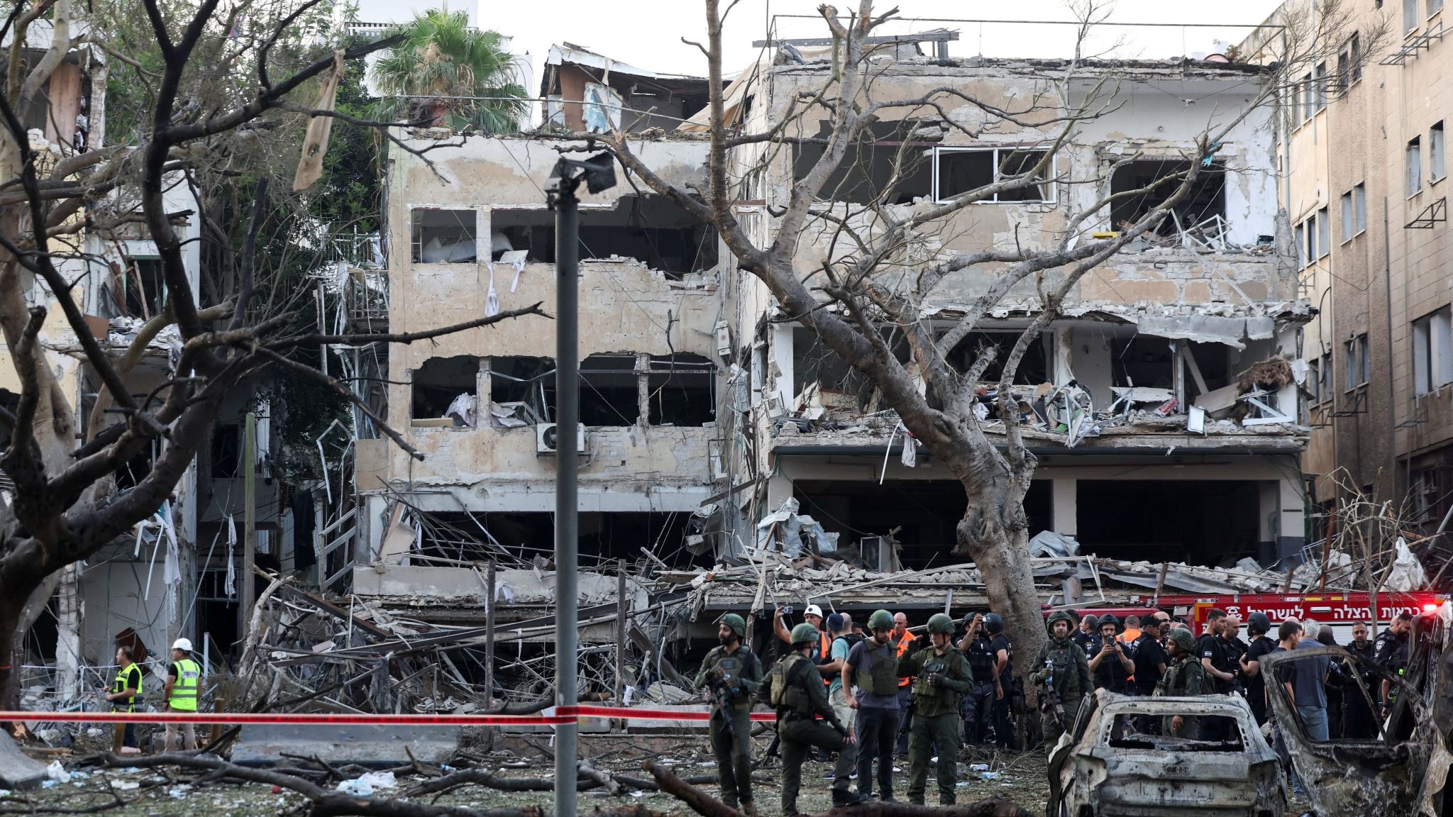 Ο πόλεμος μπορεί να σταμάτησε, αλλά οι εικόνες από το ισοπεδωμένο Τελ Αβίβ μιλούν από μόνες τους: κατεστραμμένα οικοδομικά τετράγωνα