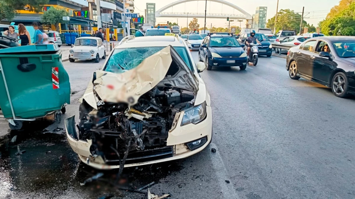 Θανατηφόρο τροχαίο στη Λεωφόρο Ποσειδώνος: Συνελήφθη ο 23χρονος οδηγός ταξί που σκότωσε την 65χρονη υπάλληλο καθαριότητας