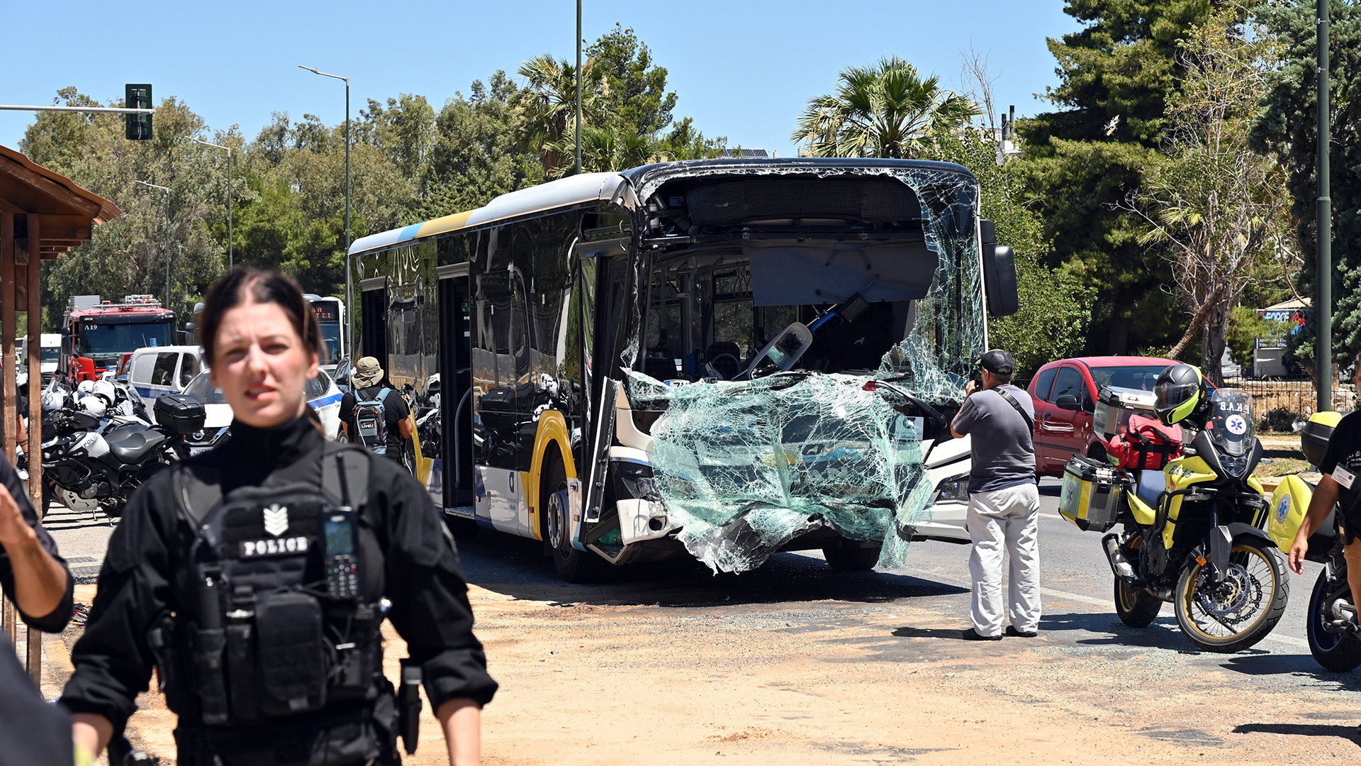Σε εξέλιξη βρίσκεται εσωτερική διερεύνηση του ΟΑΣΑ για το σοβαρό τροχαίο στη Βούλα, με τη σύγκρουση δύο λεωφορείων