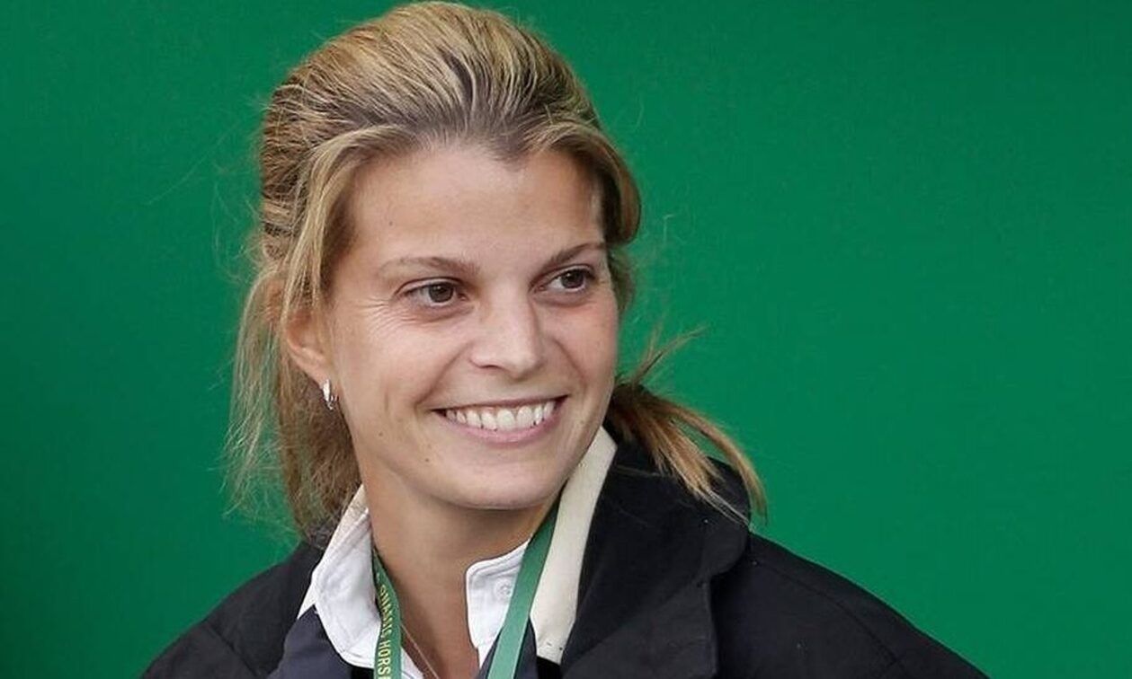 Μία από τις πιο σπάνιες και πολυσυζητημένες δημόσιες εμφανίσεις της πραγματοποίησε η Αθηνά Ωνάση το βράδυ της Κυριακής, συμμετέχοντας