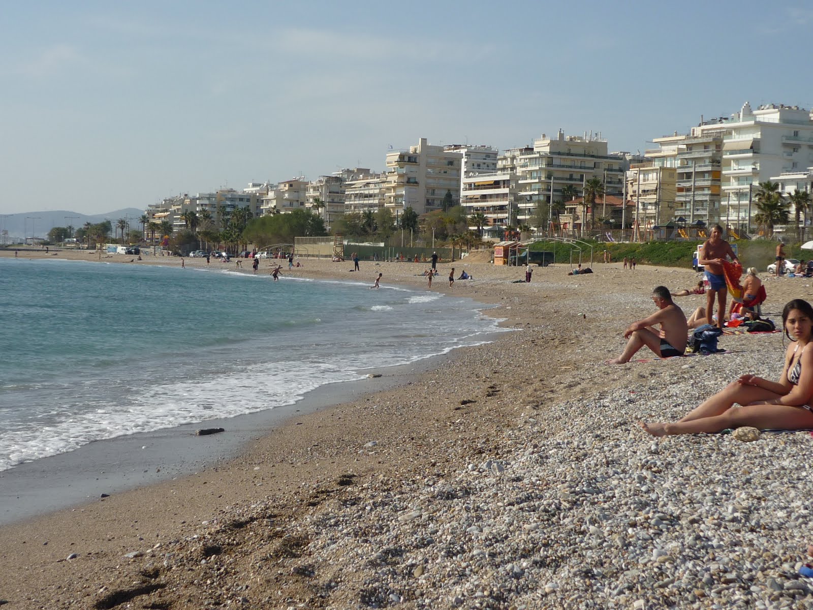 Θλίψη και ερωτηματικά προκαλεί η είδηση από το Παλαιό Φάληρο, όπου εντοπίστηκε το πτώμα ενός μικρού παιδιού στην παραλία του Εδέμ