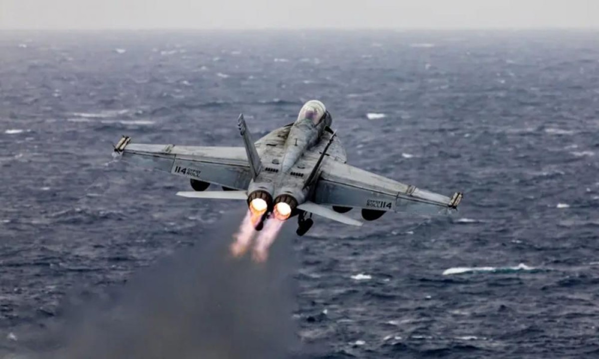 Ένα μαχητικό αεροσκάφος τύπου F/A-18 Hornet της ισπανικής πολεμικής αεροπορίας (στην χώρα αποκαλείται EF-18) παρά λίγο να συντριβεί