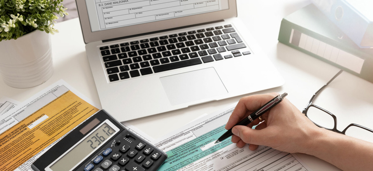 Λίγες ώρες απομένουν για να ολοκληρωθεί η ετήσια φορολογική εκστρατεία και η αγωνία έχει χτυπήσει κόκκινο. Περίπου 550.000 δηλώσεις