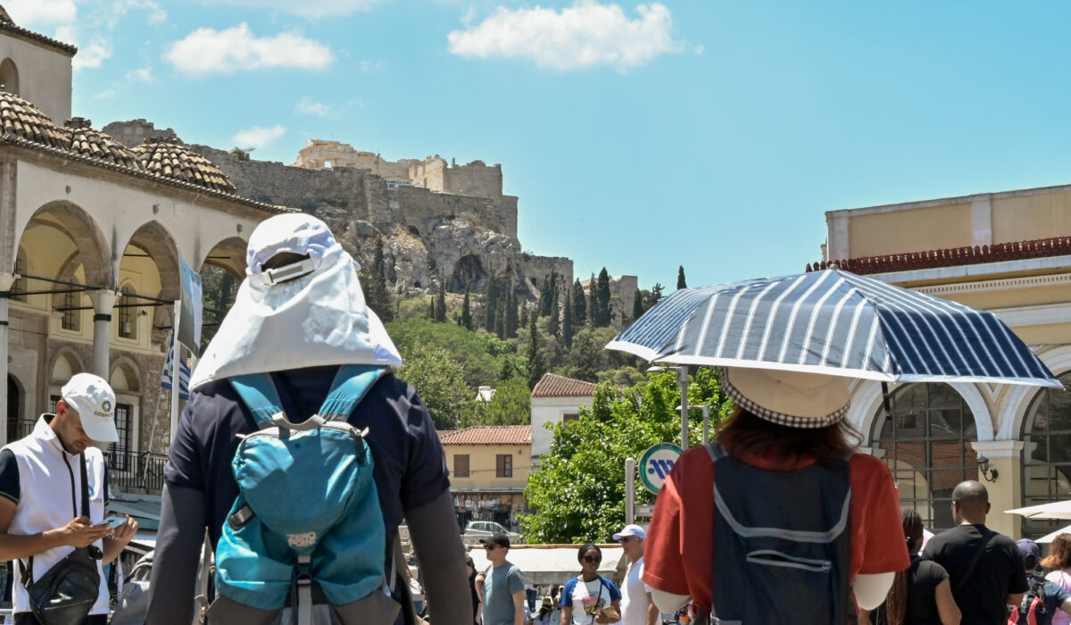 Σε παρατεταμένη διάρκεια εξελίσσεται το έντονο κύμα ζέστης που πλήττει τη χώρα, καθώς, σύμφωνα με την επικαιροποιημένη πρόγνωση της