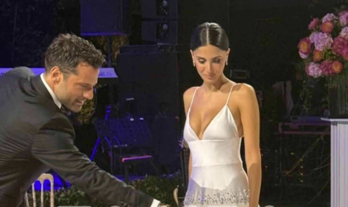 Ο Κωνσταντίνος Αργυρός ενώθηκε με τα ιερά δεσμά του γάμου με την Αλεξάνδρα Νίκα στις 7 Ιουλίου σε μια τελετή που πραγματοποιήθηκε