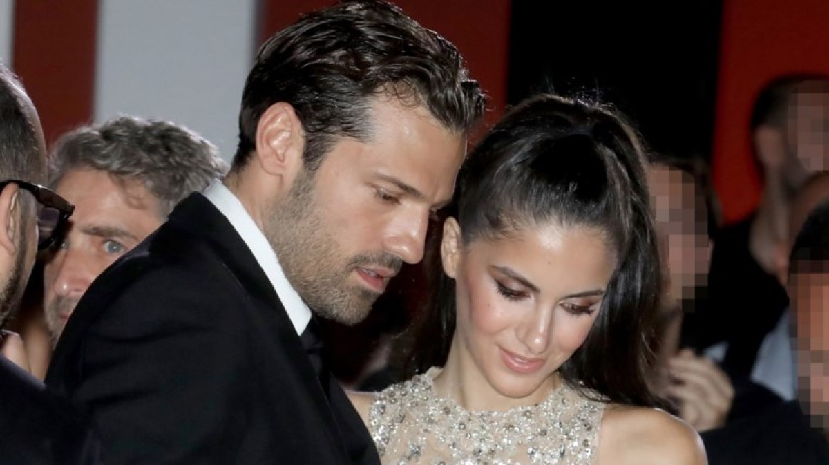 Μεγάλη ημέρα η σημερινή για τον γνωστό καλλιτέχνη Κωνσταντίνο Αργυρό και τη σύντροφό του, Αλεξάνδρα Νίκα, οι οποίοι ενώνουν τις ζωές