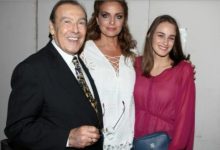 19 Ιουλίου 2021. Εκείνη τη μέρα, η Ελλάδα αποχαιρέτησε έναν μύθο, έναν αληθινό "πρίγκιπα" της σκηνής: τον Τόλη Βοσκόπουλο.