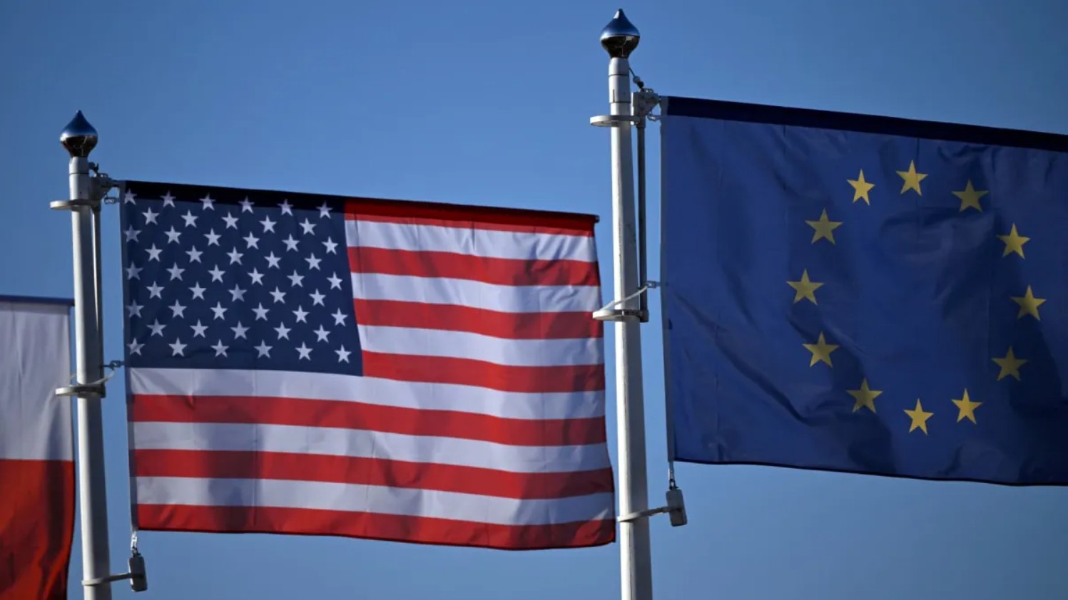 Η προειδοποίηση Τραμπ για δασμούς έως 30% στις ευρωπαϊκές εισαγωγές από την 1η Αυγούστου απειλεί να τινάξει στον αέρα δεκαετίες συνεργασίας.