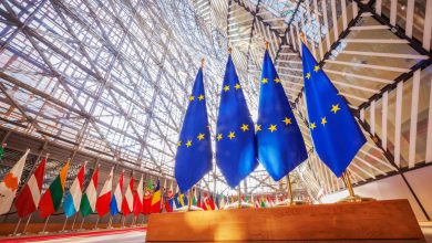 Μια νέα κρίση χρέους φαίνεται να διαμορφώνεται στην Ευρώπη, με τις δύο μεγαλύτερες οικονομίες της Ευρωζώνης, τη Γαλλία και τη Γερμανία