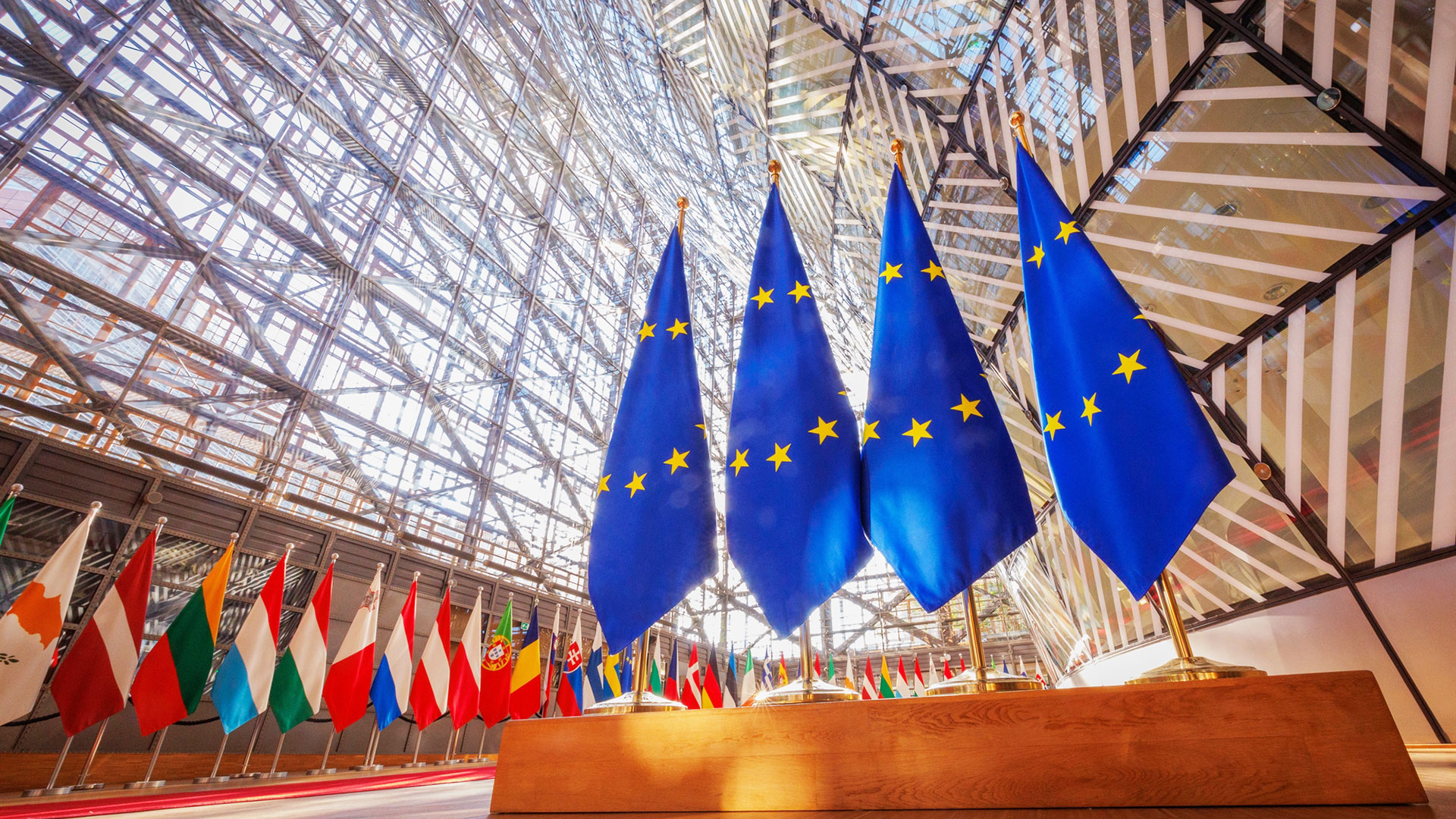 Μια νέα κρίση χρέους φαίνεται να διαμορφώνεται στην Ευρώπη, με τις δύο μεγαλύτερες οικονομίες της Ευρωζώνης, τη Γαλλία και τη Γερμανία