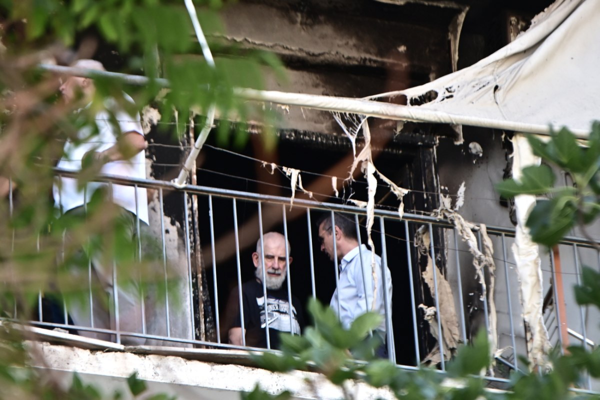 Άγνωστη παραμένει μέχρι σήμερα η αιτία της φωτιάς που ξέσπασε στο διαμέρισμα που κατοικεί ο ηθοποιός Πέτρος Φιλιππίδης στην Πατησίων.