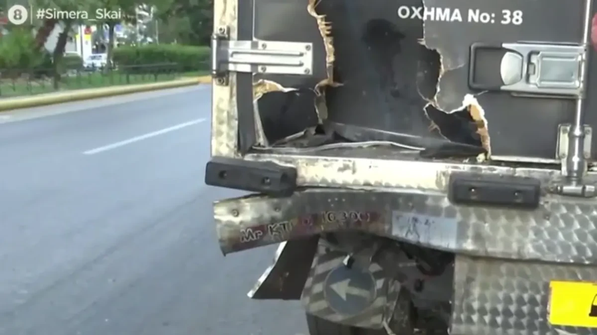 Αστυνομικός είναι ο αναβάτης της μηχανής που έχασε τη ζωή του σε τροχαίο δυστύχημα σήμερα τα ξημερώματα στην Καλλιθέα.