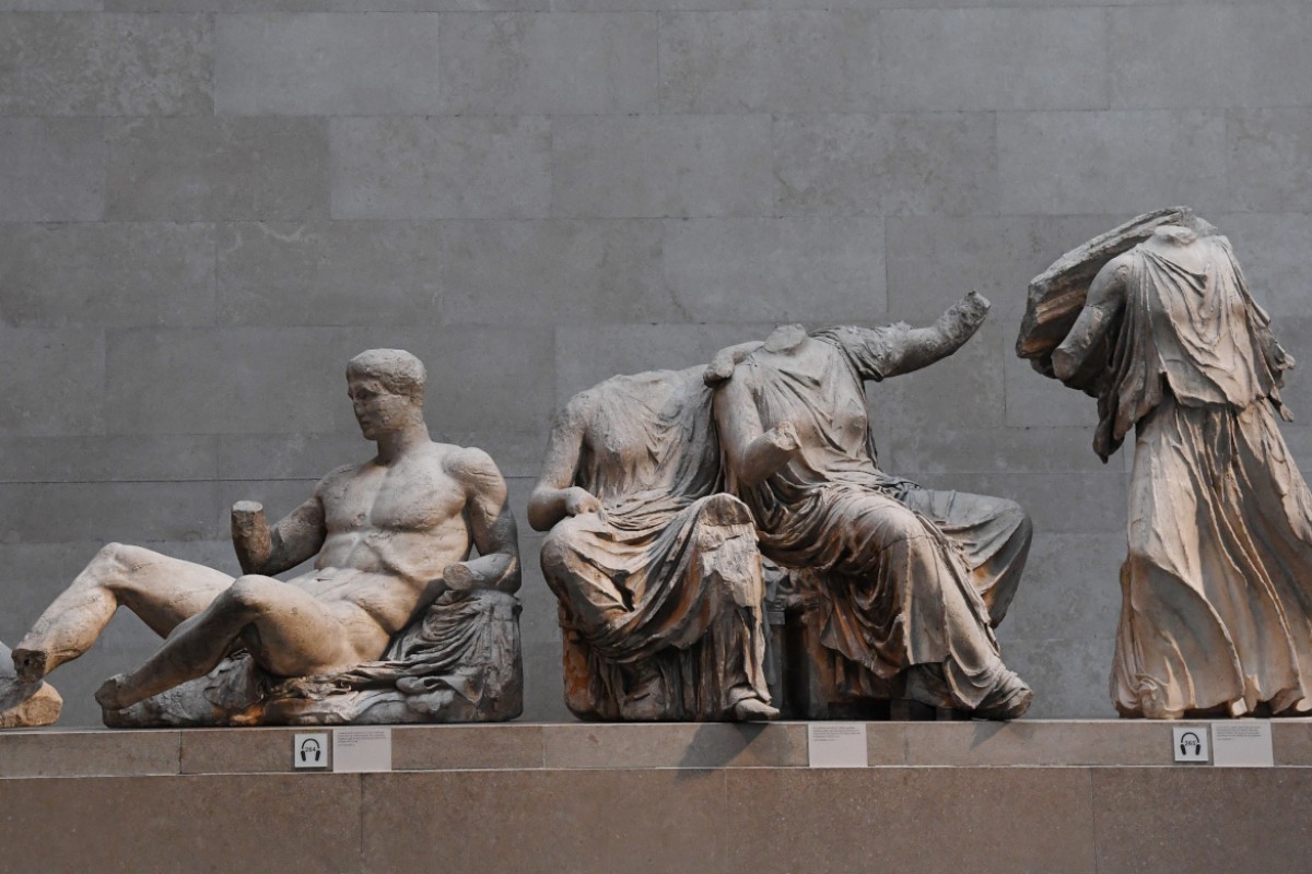 Η πρώην πρωθυπουργός Λιζ Τρας, ο ιστορικός Δρ Ντέιβιντ Στάρκι και ο βουλευτής σερ Τζον Ρέντγουντ συγκαταλέγονται μεταξύ των 34