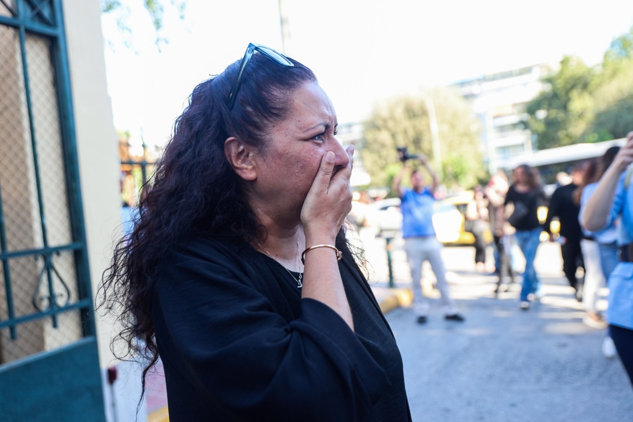 Σε φορτισμένη ατμόσφαιρα συνεχίστηκε σήμερα η δίκη για τη φρικτή δολοφονία της 28χρονης Κυριακής Γρίβα, με τους γονείς της