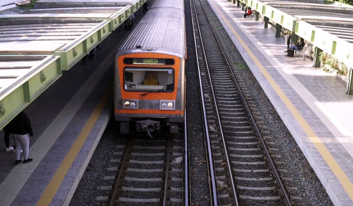 Σε οριακό σημείο βρίσκεται η κατάσταση στη Γραμμή 1 του ηλεκτρικού σιδηροδρόμου, καθώς περιστατικό λιποθυμίας οδηγού αναδεικνύει