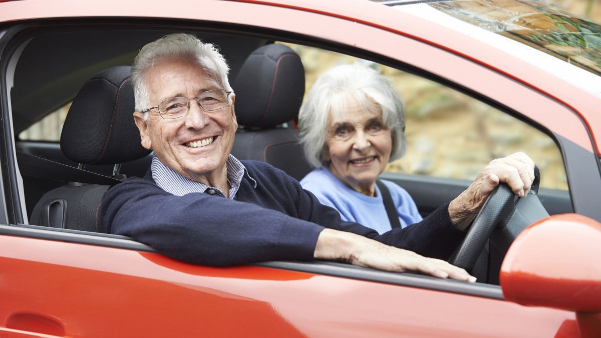 Η Ευρωπαϊκή Ένωση βρίσκεται σε στάδιο επανεξέτασης των κανονισμών που αφορούν τους οδηγούς άνω των 65 ετών, με βασικό στόχο