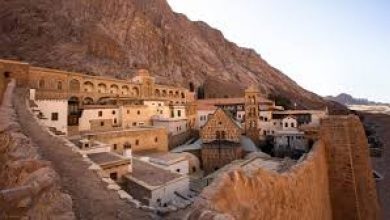 Σε βαθιά κρίση φαίνεται να έχει εισέλθει η ιστορική Μονή Σινά, με τον Αρχιεπίσκοπο Δαμιανό να καταγγέλλει απόπειρα καθαίρεσής του