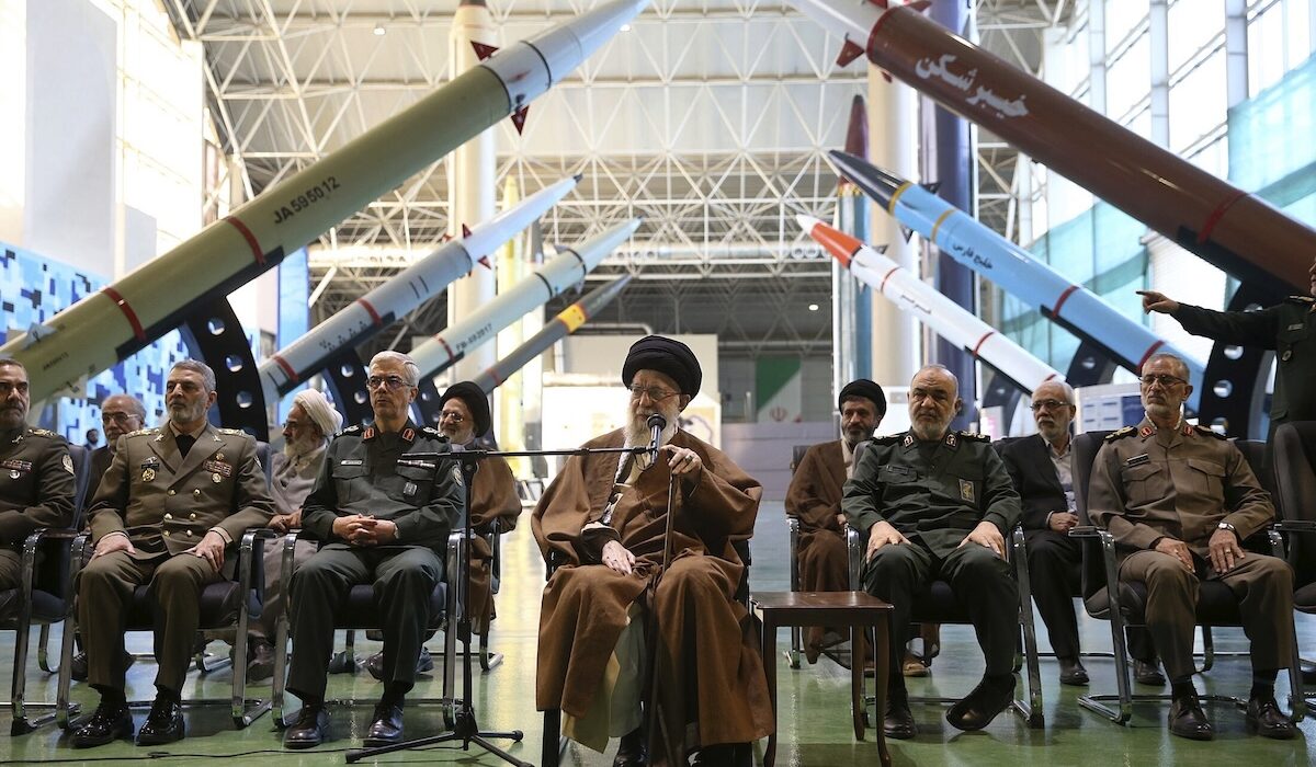 Μετά από έναν μήνα έντονων εξελίξεων, που χαρακτηρίστηκε από στρατιωτικές επιθέσεις, αεροπορικές επιδρομές και κλιμακούμενη