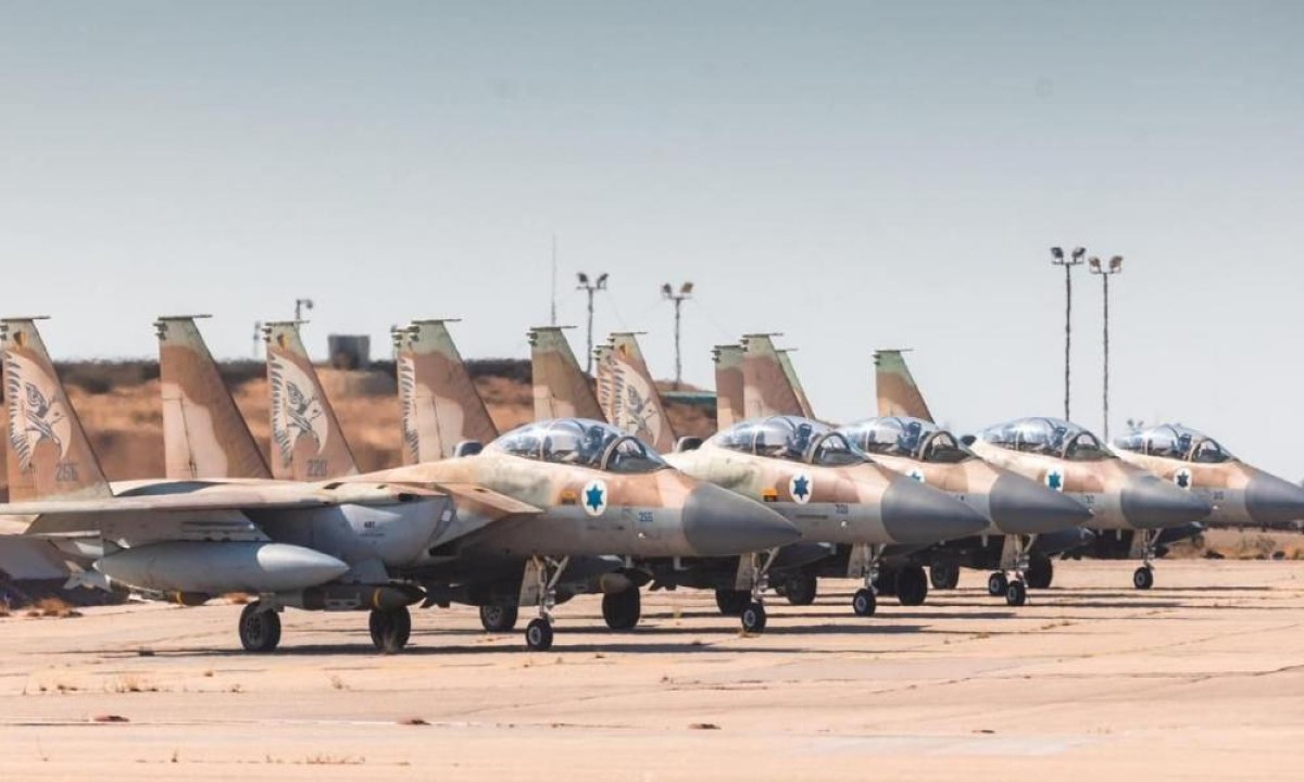 Σκηνές χάους καταγράφηκαν σήμερα στη Δαμασκό, καθώς το Ισραήλ εξαπέλυσε νέες σφοδρές αεροπορικές επιδρομές εναντίον καίριων στόχων