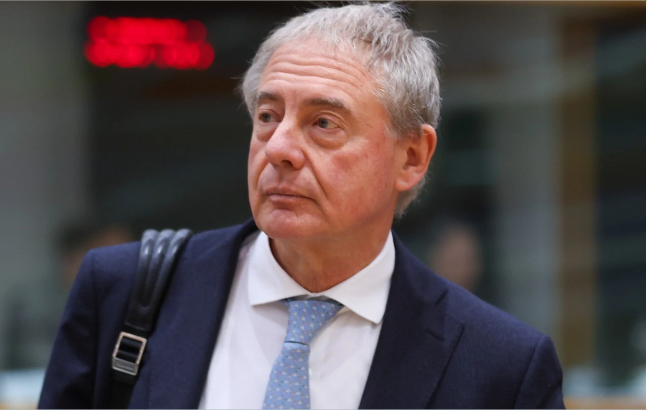 Σκηνές ντροπής στο αεροδρόμιο της Ρώμης μετά από προκλητική παραβίαση σειράς στο check in από επιφανή Ιταλό πολιτικό.