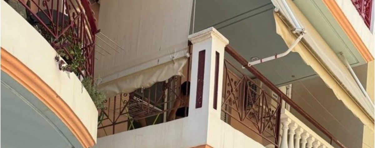 Ένα σκοτεινό μυστήριο καλούνται να διαλευκάνουν οι Αρχές στην Καλαμάτα, μετά τον εντοπισμό της σορού μίας γυναίκας, το μεσημέρι της