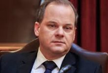 Η παραπομπή του πρώην υπουργού Μεταφορών, Κώστα Αχ. Καραμανλή, στη Δικαιοσύνη για πλημμεληματικού χαρακτήρα ευθύνες δεν αρκεί για να