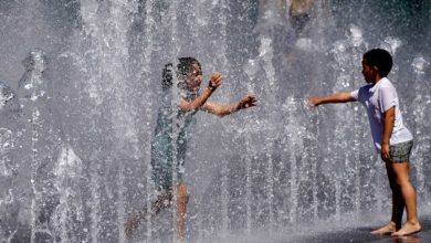 Με αμείωτη ένταση συνεχίζεται το κύμα καύσωνα στη χώρα, καθώς το θερμόμετρο σήμερα Σάββατο, αναμένεται να αγγίξει ακόμη