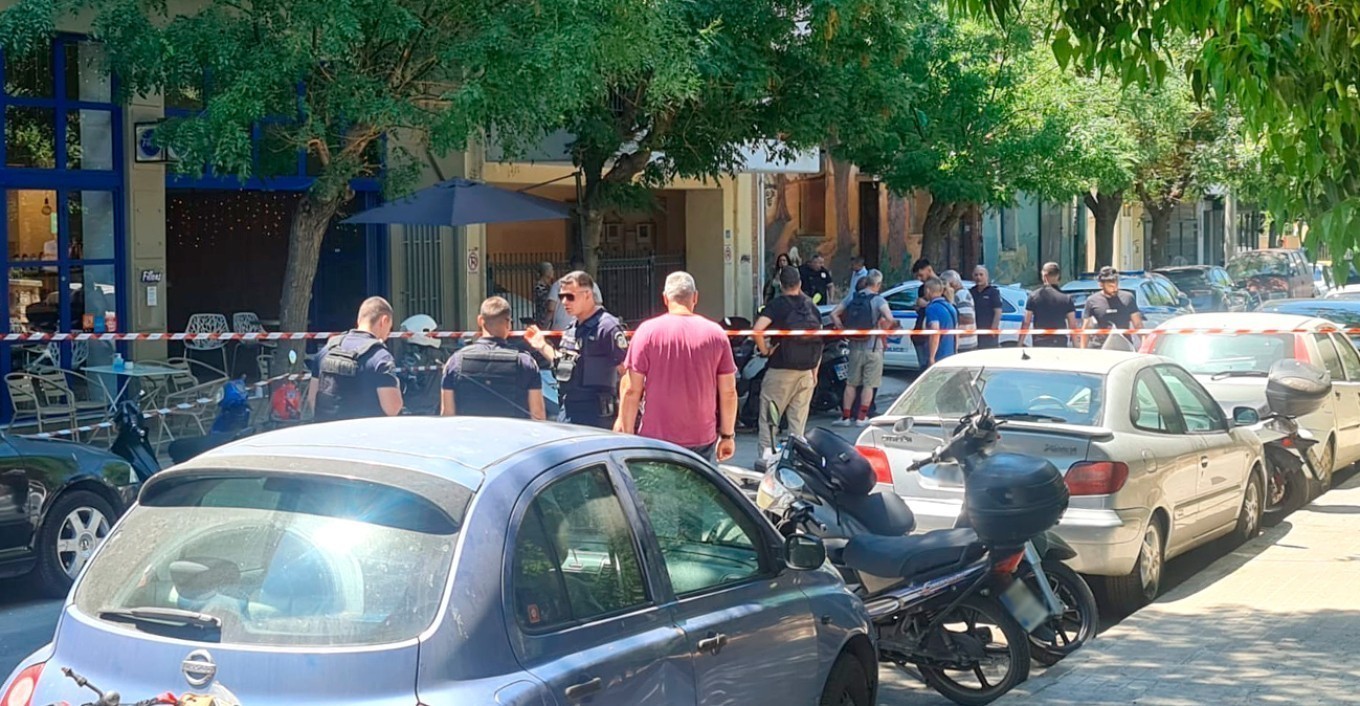 Αιματηρό επεισόδιο με ξεκάθαρο «συμβόλαιο» θανάτου παραλίγο να μετατραπεί σε μακελειό το πρωί στον Κολωνό, όταν ένοπλος εισέβαλε