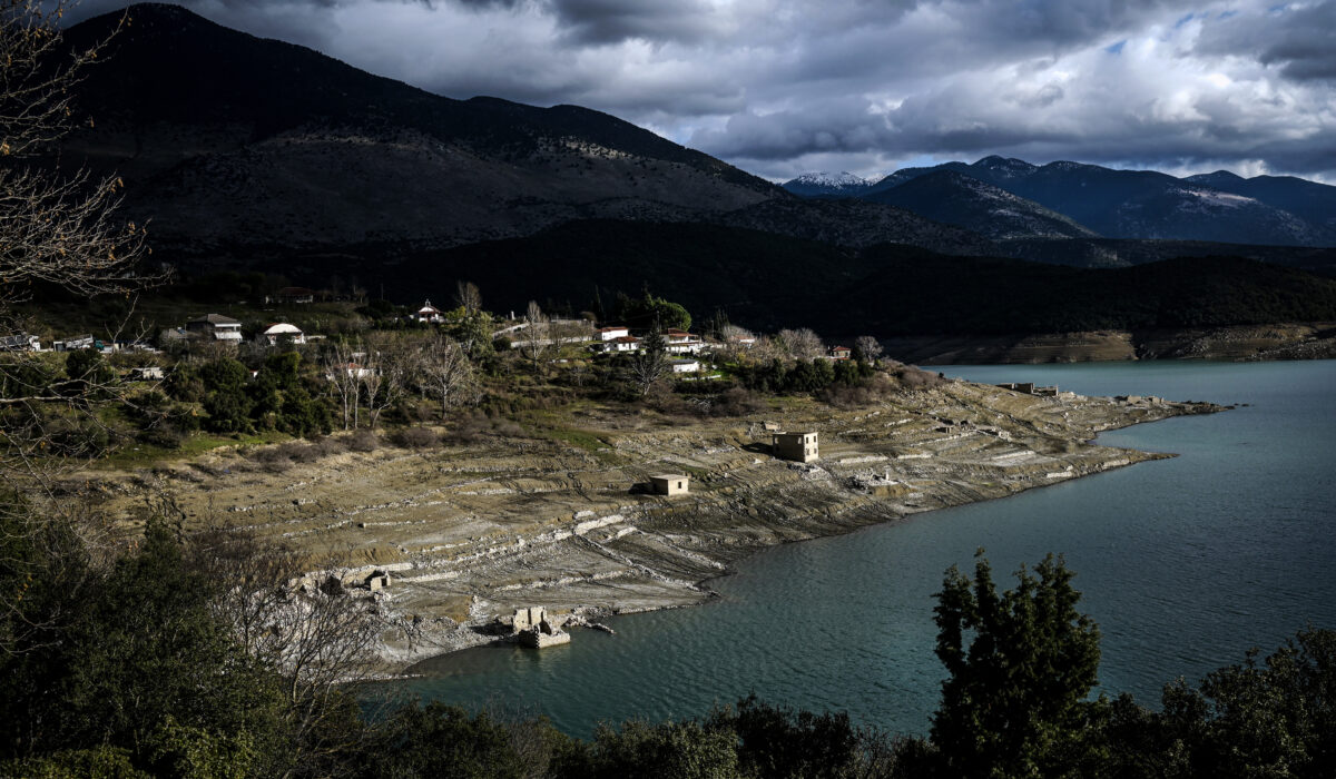 Σε κατάσταση αυξημένης ετοιμότητας θέτει η κυβέρνηση τον κρατικό μηχανισμό, μετά τη δραματική επιδείνωση των υδατικών αποθεμάτων