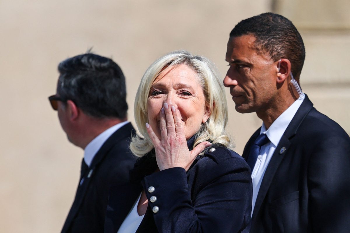 Η γαλλική πολιτική σκηνή ξαναζεί το ίδιο γνωστό θρίλερ: ένας πρωθυπουργός υπό ομηρεία, ένα κοινοβούλιο σε εμπρηστική διάθεση και