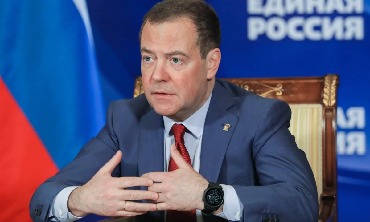 Με σκωπτικό και άκρως επιθετικό τόνο, ο πρώην πρόεδρος της Ρωσίας και νυν αναπληρωτής πρόεδρος του Συμβουλίου Ασφαλείας της Ρωσίας