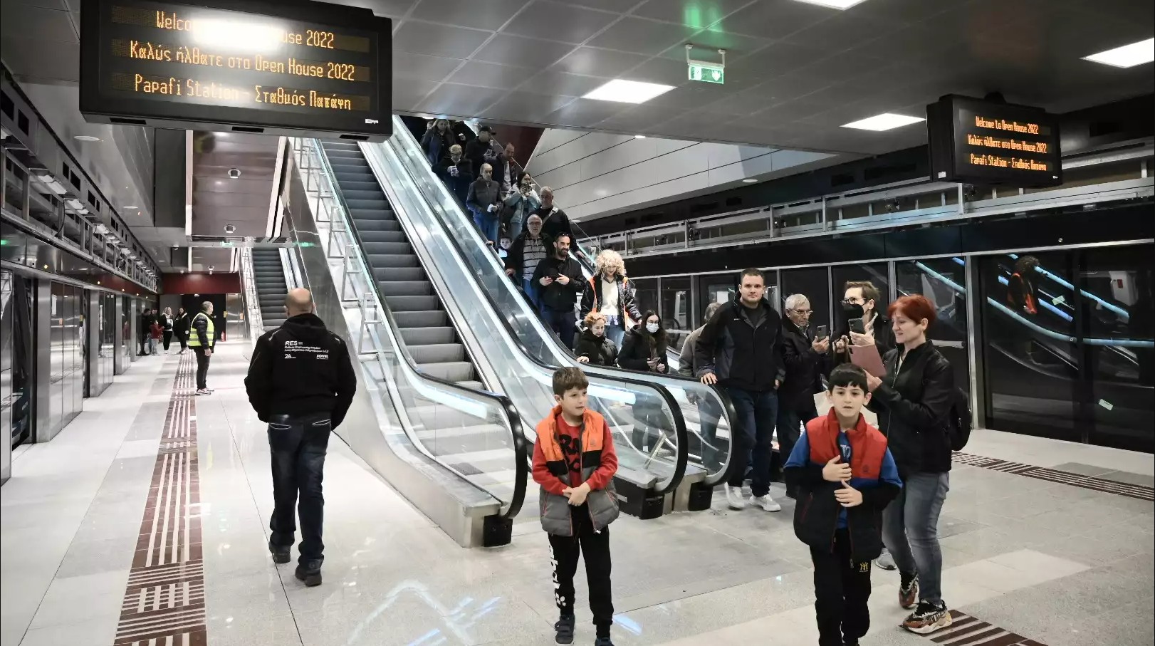 Απίστευτο και όμως αληθινό: ένας 54χρονος άνδρας βρέθηκε δύο φορές με χειροπέδες μέσα σε λιγότερο από 24 ώρες, ύστερα από