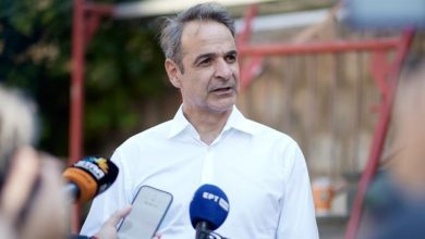 Σε περιοδεία του στην Ευρυτανία, ο Κυριάκος Μητσοτάκης επιχείρησε για άλλη μια φορά να κρατήσει τις ισορροπίες ανάμεσα στην «αυτοκριτική»