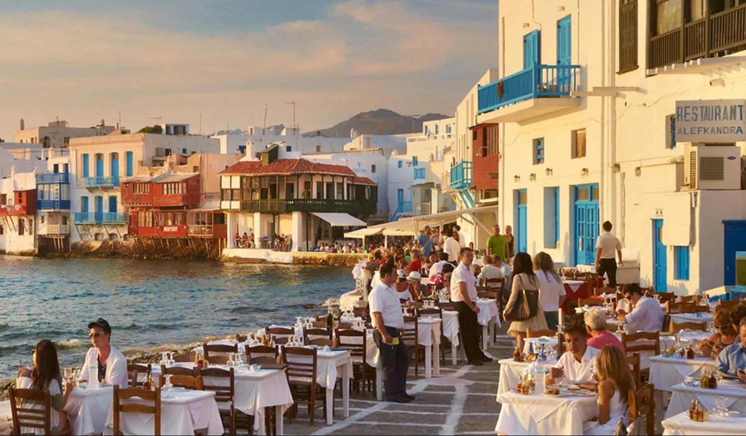 Οι καύσωνες, ο υπερτουρισμός και οι αυξημένες τιμές φέρνουν αλλαγές στις τουριστικές ροές της Ευρώπης. Οι ταξιδιώτες στρέφονται πλέον