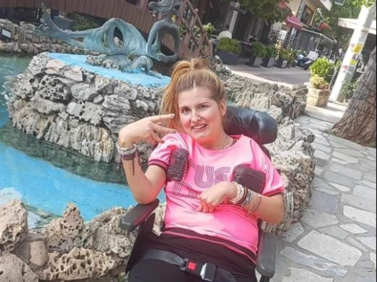 Πέρασαν 13 χρόνια από τη φρικτή επίθεση που δέχτηκε η 15χρονη Μυρτώ Παπαδομιχελάκη στα βράχια παραλίας της Πάρου