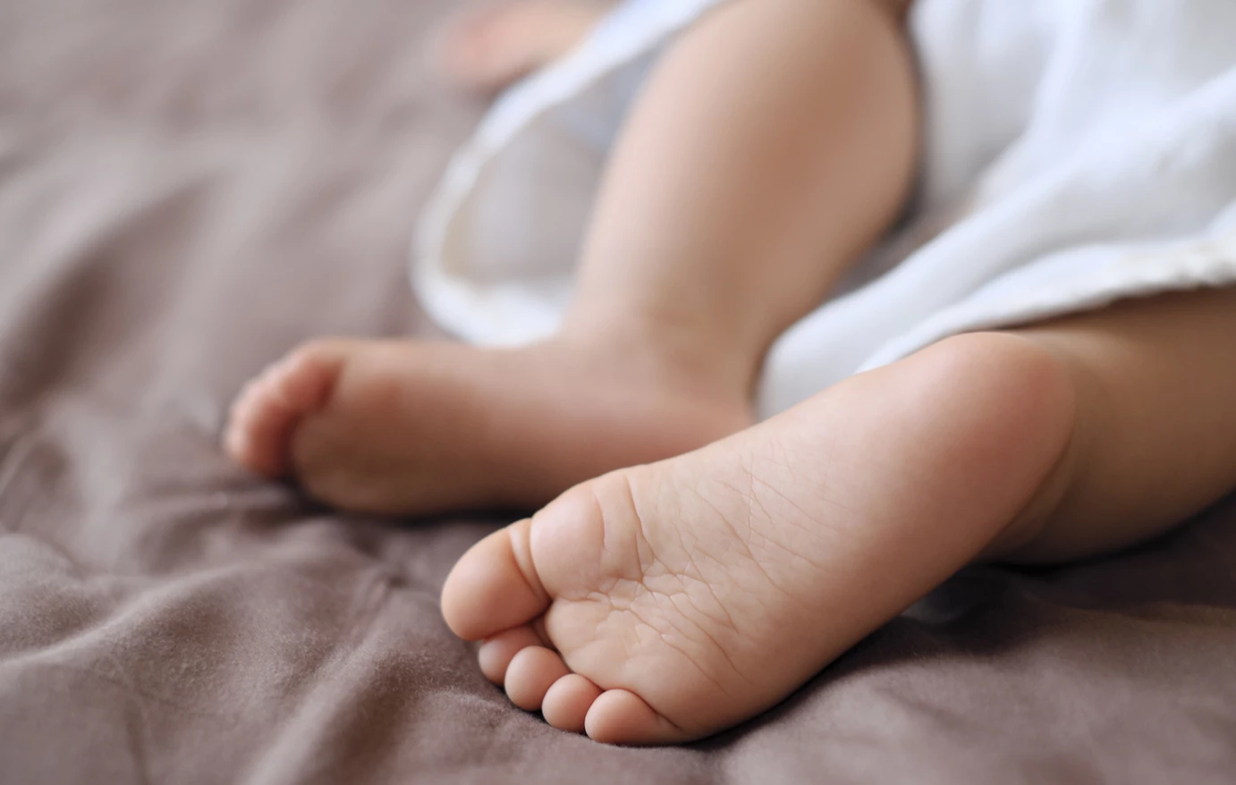 Ραγδαίες είναι οι εξελίξεις στην υπόθεση με το βρέφος 9 μηνών που διακομίστηκε στο νοσοκομείο Παίδων με μώλωπες.