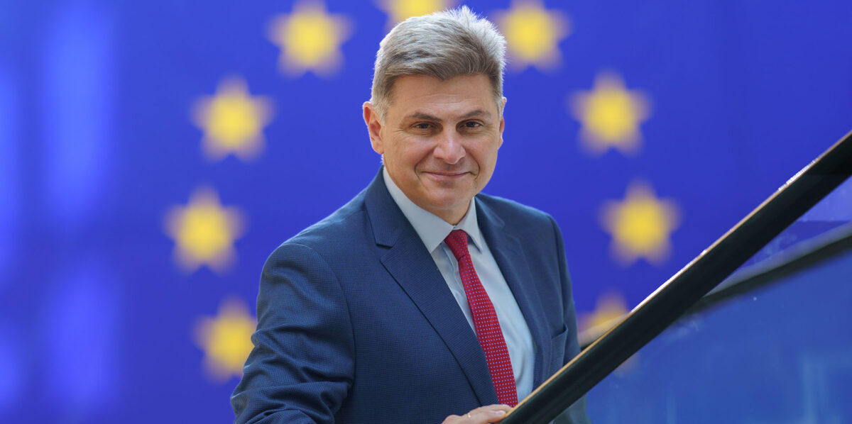 Σφοδρές αντιδράσεις έχει προκαλέσει στη Νέα Δημοκρατία η πρόσφατη τηλεοπτική τοποθέτηση του ευρωβουλευτή του ΣΥΡΙΖΑ, Νίκου